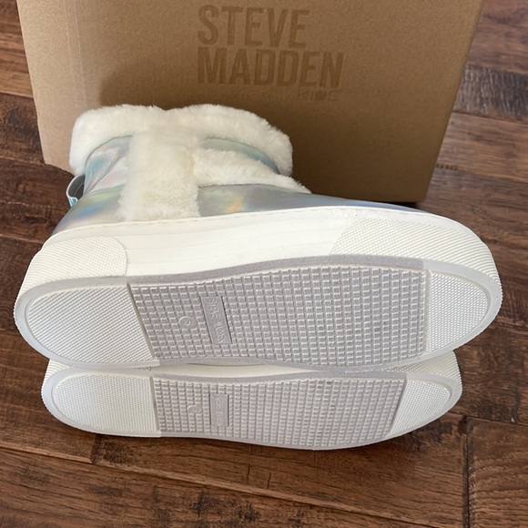 Steve Madden Girls JBuunny Faux Fur Boots in Silver size 5 - Picture 8 of 8